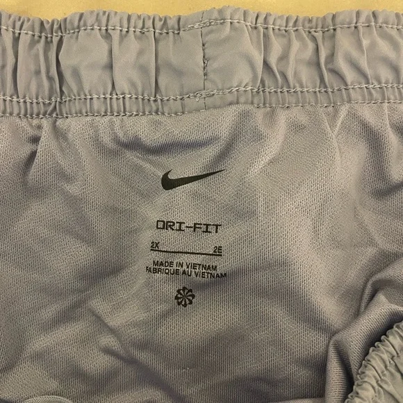 Nike Dri-FIT Gray Shorts - Picture 2 of 2